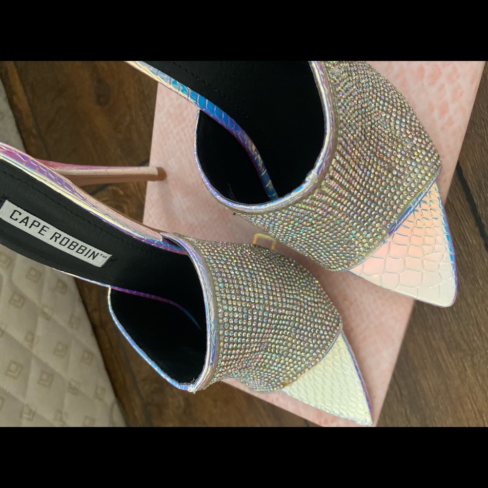 Cape Robbin heels